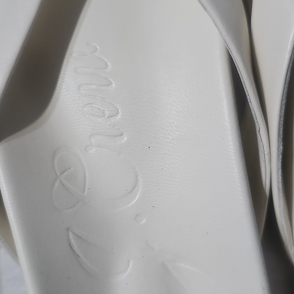 J. Crew Women's Cream And White Flip Flops You Get Both Pairs - Picture 8 of 11